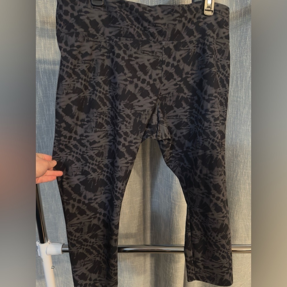 EXPRESS TIE DYE YOGA XL LEGGINGS BLACK & GRAY SUPER SOFT!! Cropped & high waist